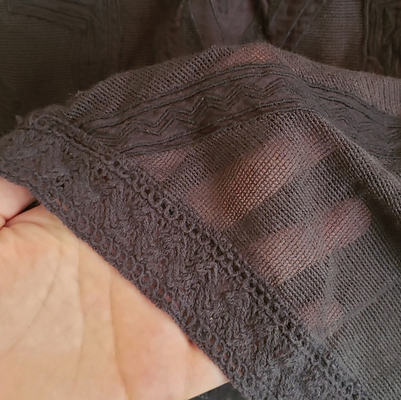 Embroidered Pattern Mesh Top - Picture 4 of 5